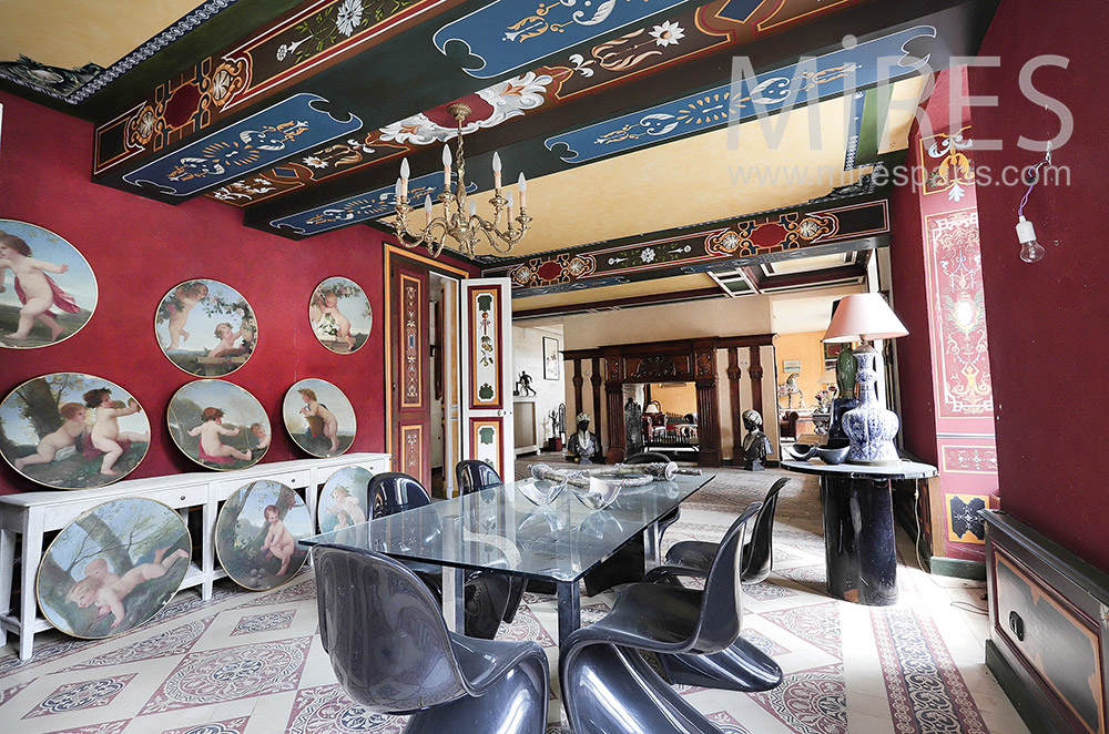 C2137 – Decorated dining room