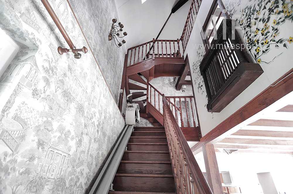 C2137 – Wooden staircase