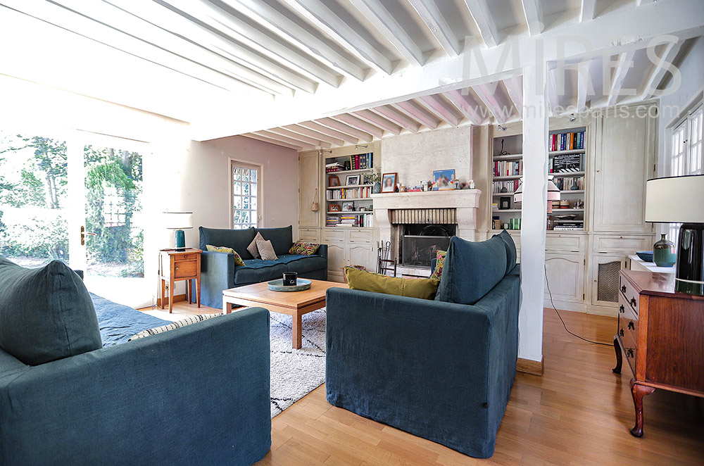 C2139 – Living room
