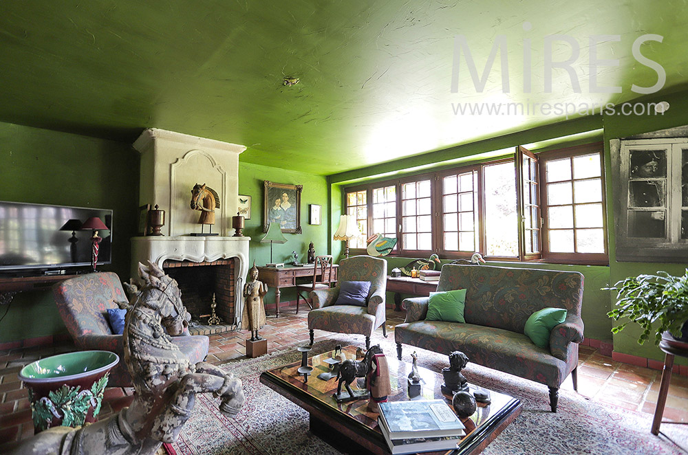 C2136 – Green living room