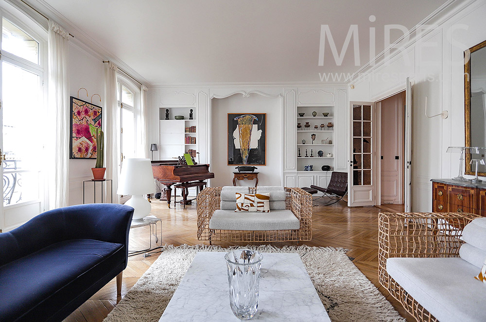 C2150 – Parisian living room