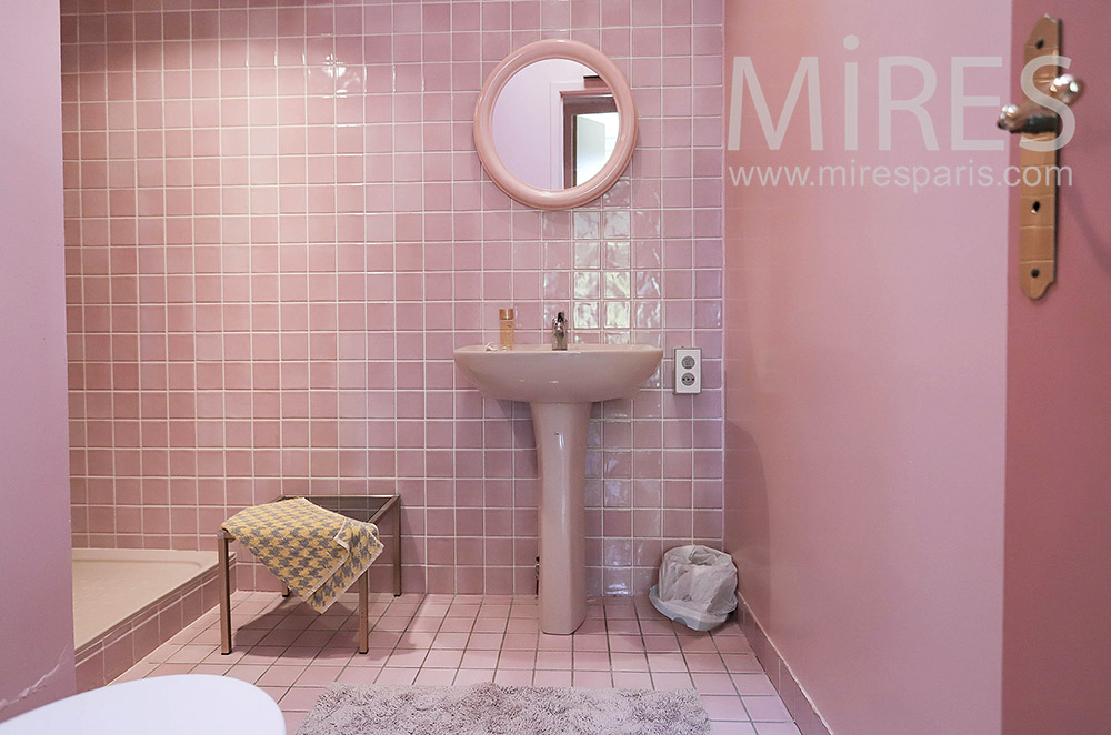 C2136 – Salle de bain rose