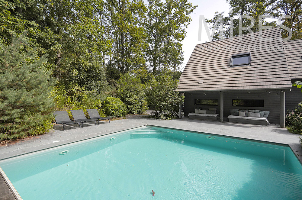 C2146 – Tree-lined swimming pool