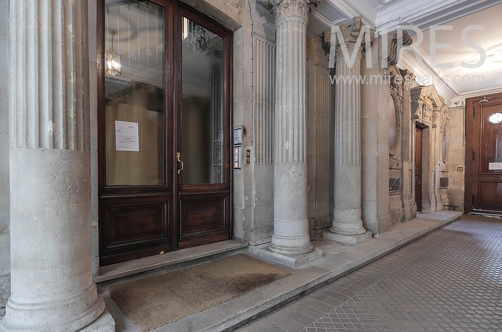 C2154 – Parisian building entrance