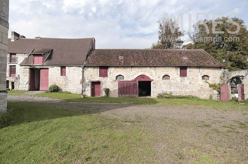 C2156 – Barn