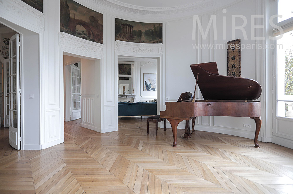 C2157 – Music room, balcony