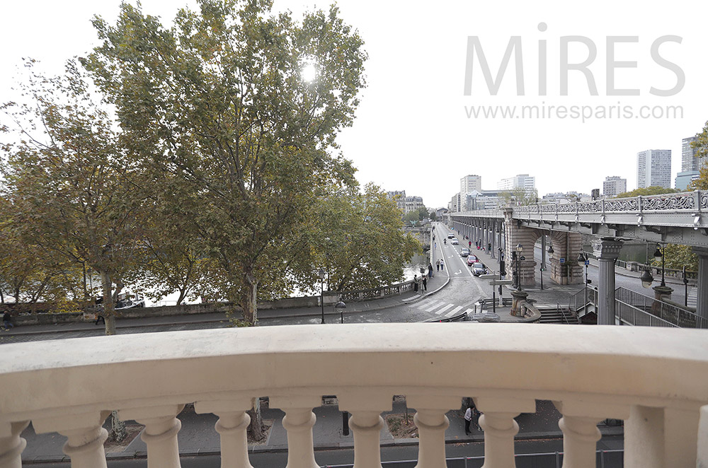 C2157 – Balcony on Bir-Hakeim