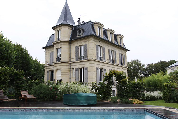 C0754 – Belle maison bourgeoise avec piscine