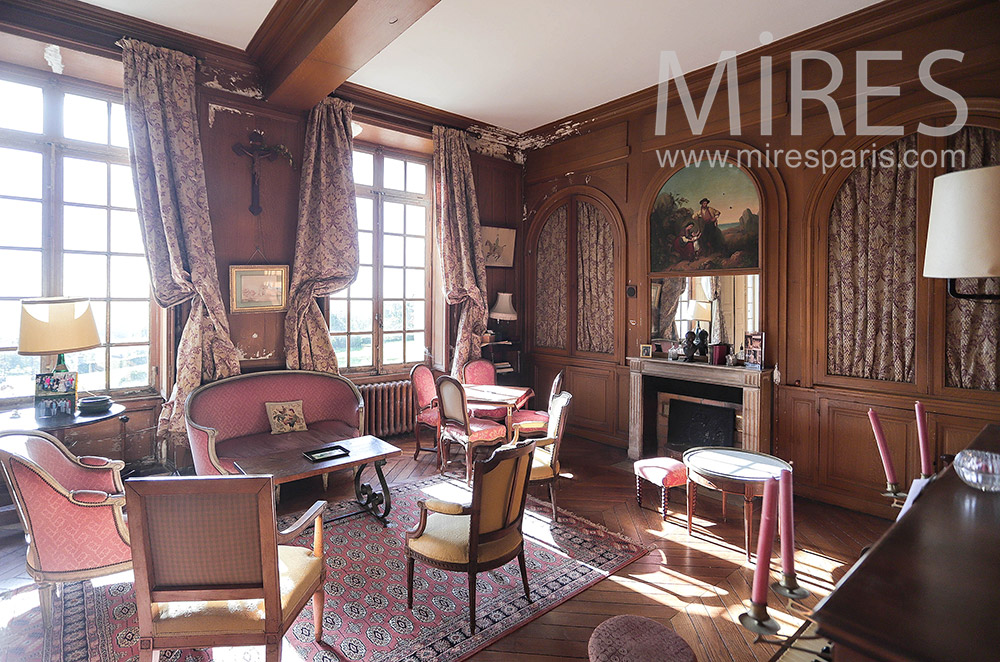 C2164 – Small old living room with wood paneling