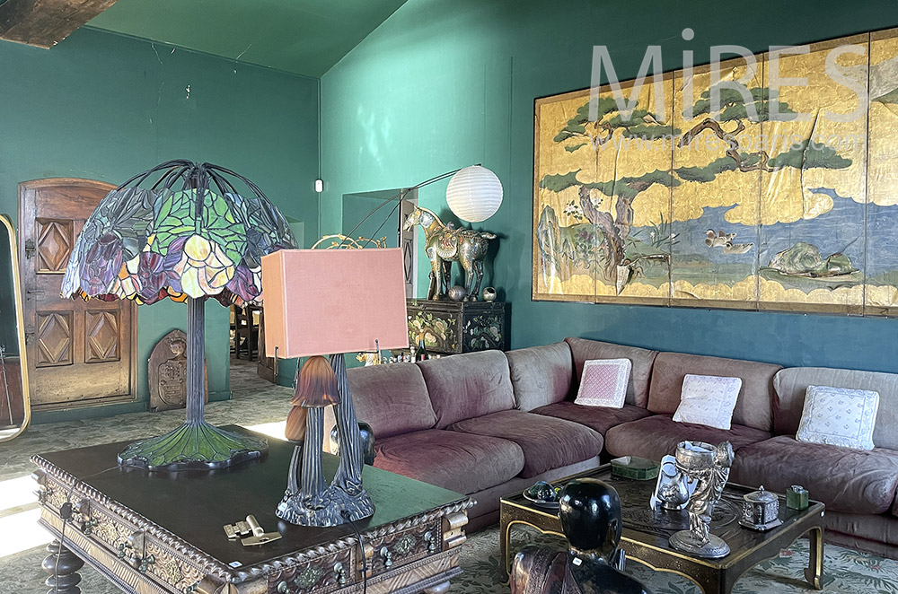 C2169 – Green living room