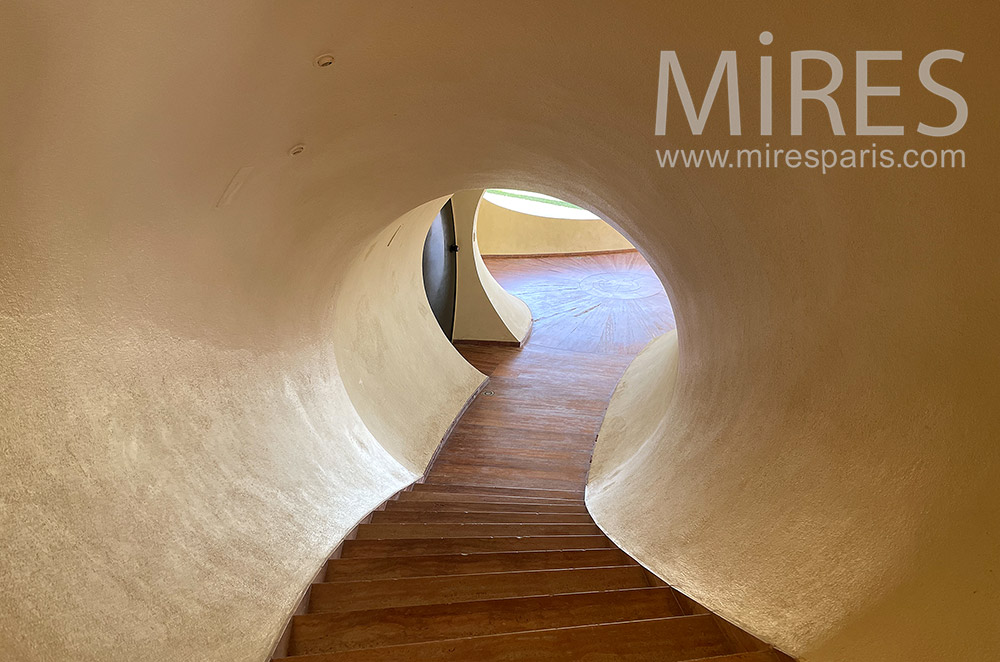 C2170 – Curved stairs