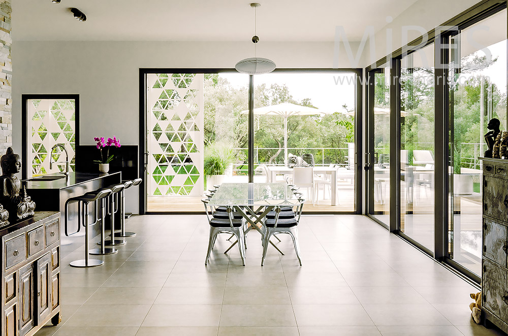 C2196 – Open kitchen