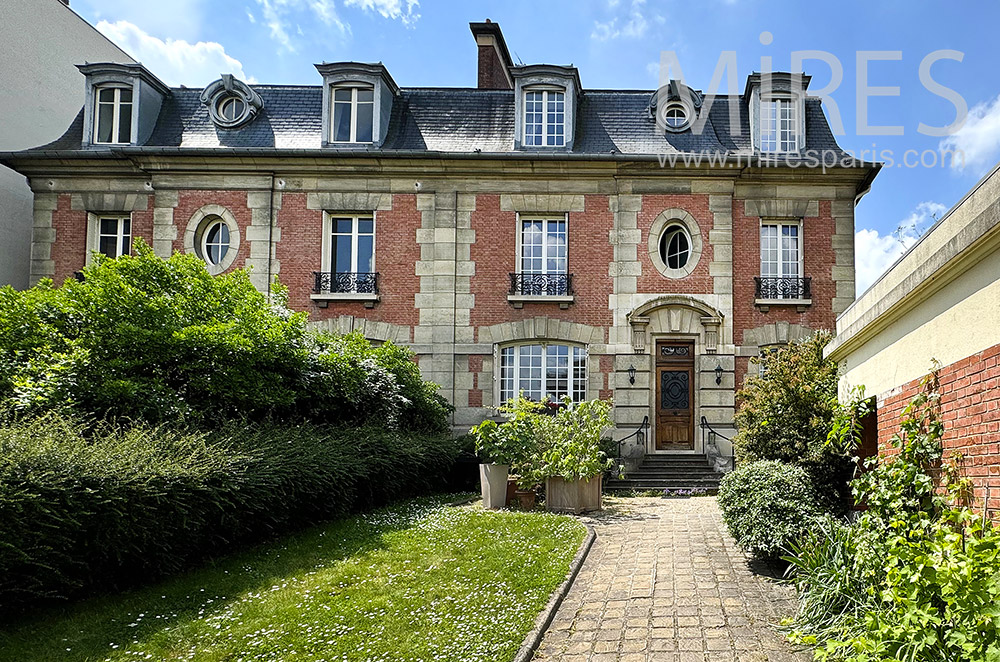C2199 – Mansion