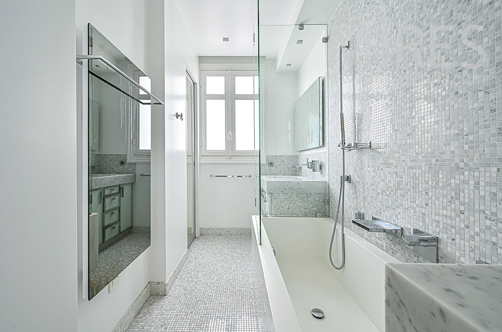 C2072 – Bathroom