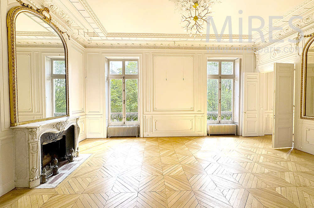 C2203 – Empty apartment