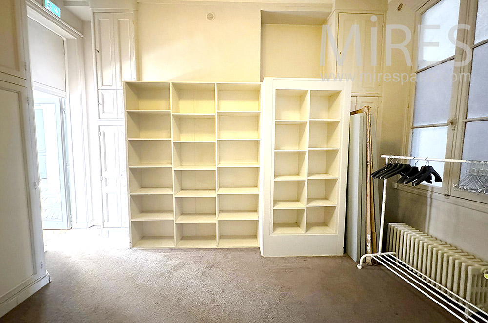 C2203 – Dressing room