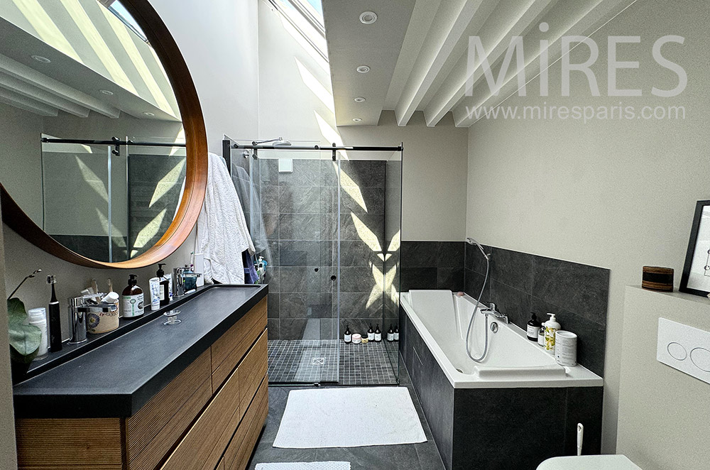 C2204 – Bathroom