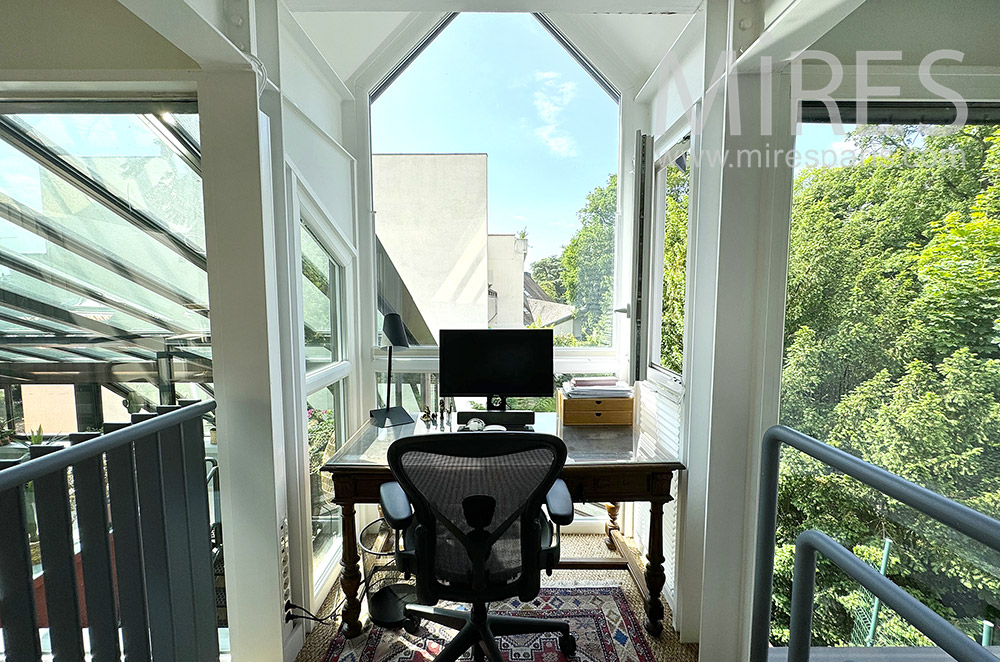 C2204 – Glass office