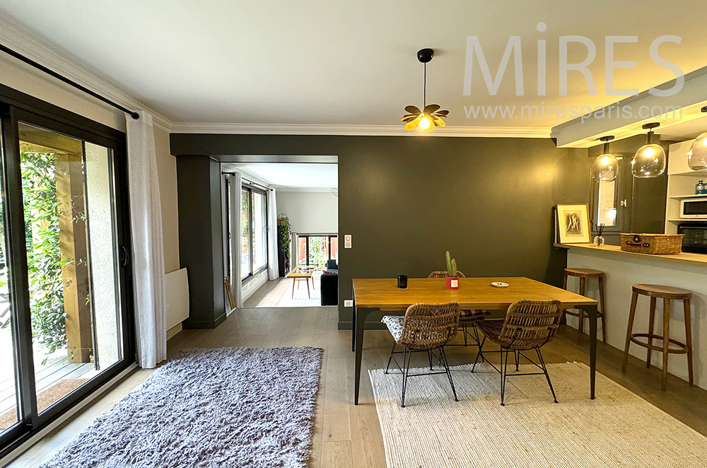 C2204 – Kitchen, dining room