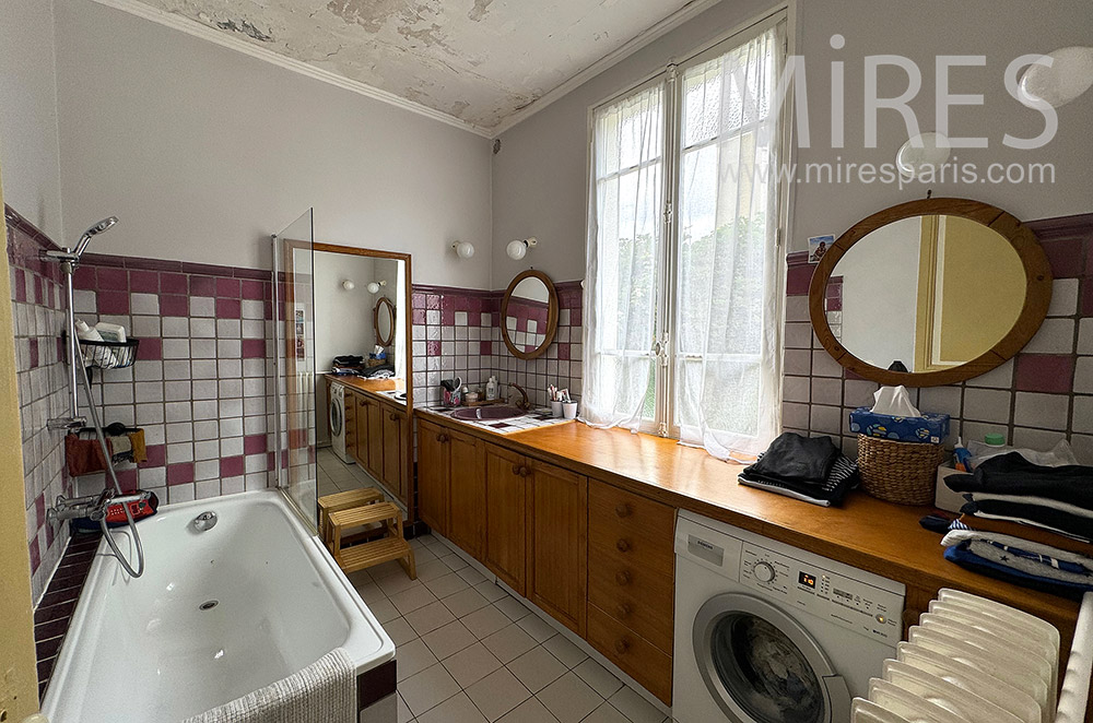 C2205 – Bathroom 1