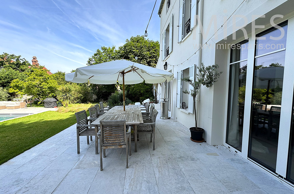 C2207 – Exteriors