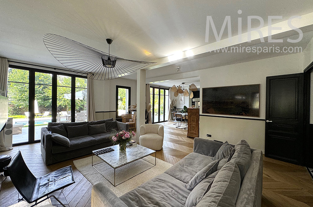 C2207 – Living room