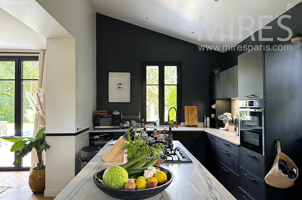C2207 – Kitchen