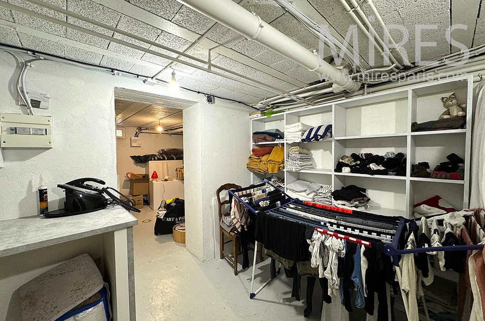C2207 – Cellar and laundry room