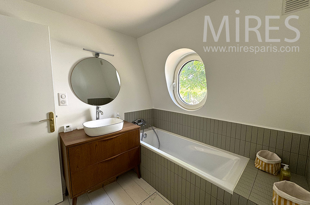 C2208 – Bathroom