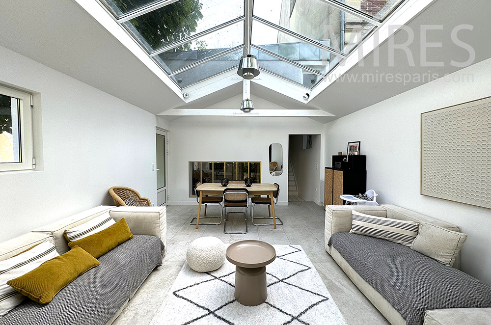 C2208 – Living room