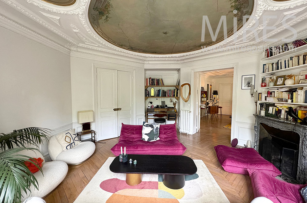 C2217 – Parisian apartment