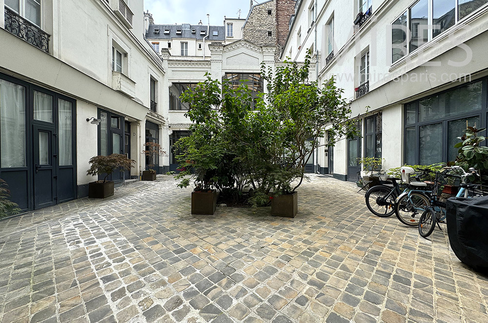 C1778 – Building courtyard