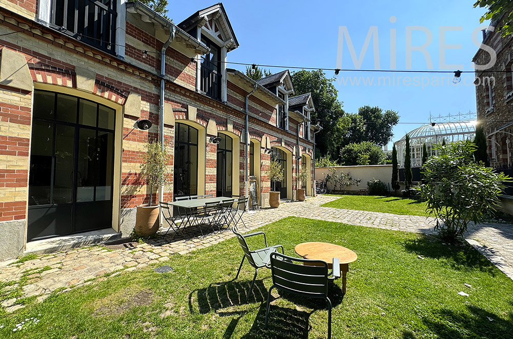 C2213 – Exteriors