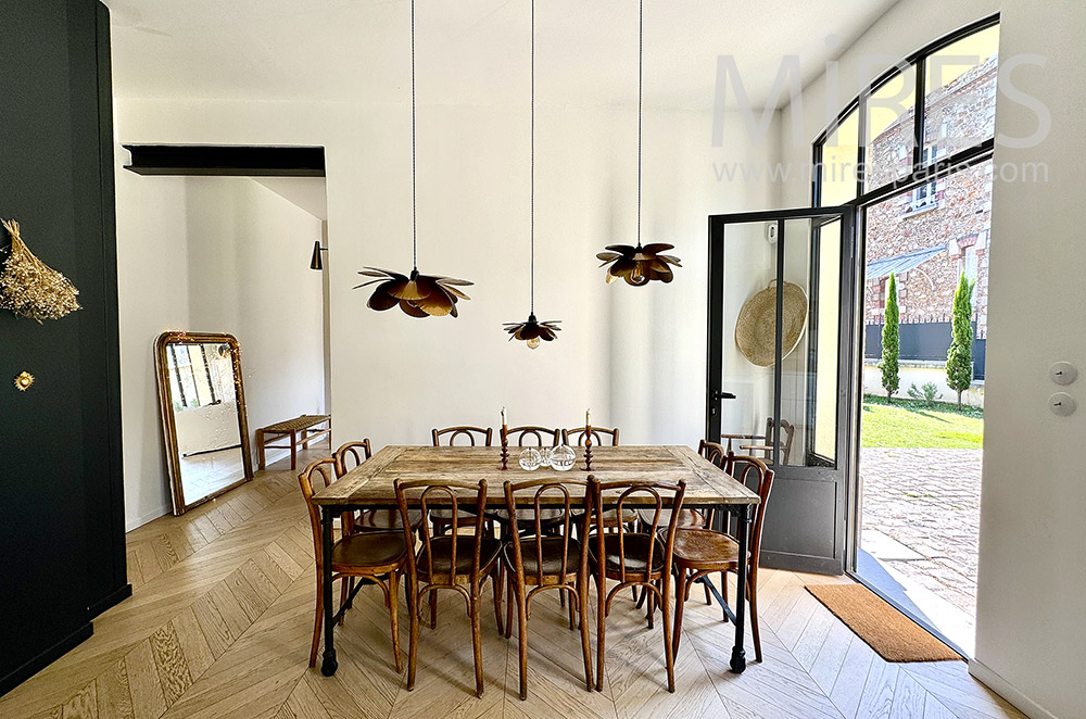 C2213 – Dining room