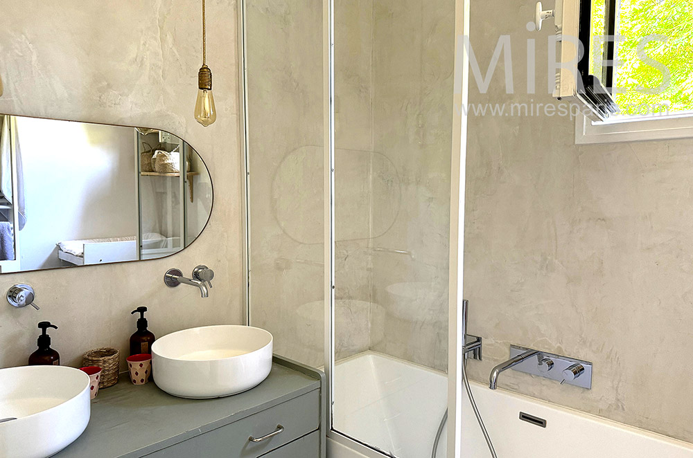 C2213 – Bathroom