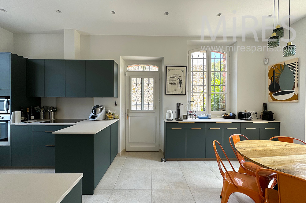C2214 – Kitchen