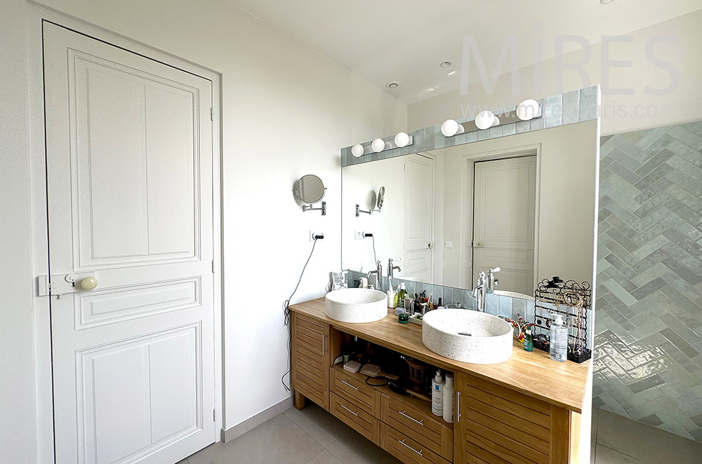 C2214 – Bathroom 3