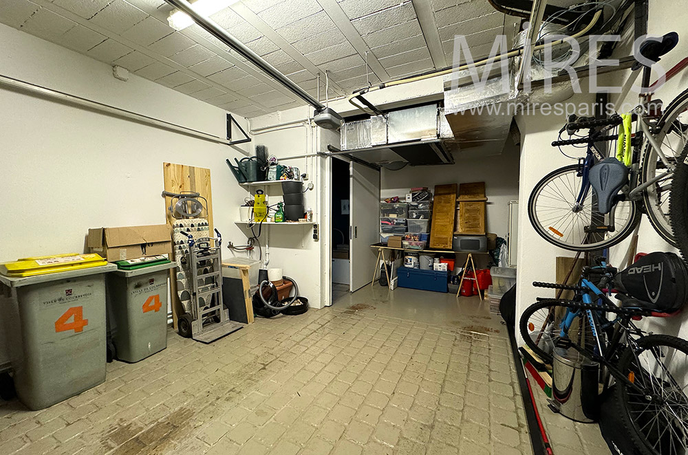 C2218 – Garage