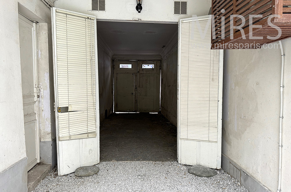 C2219 – Garage