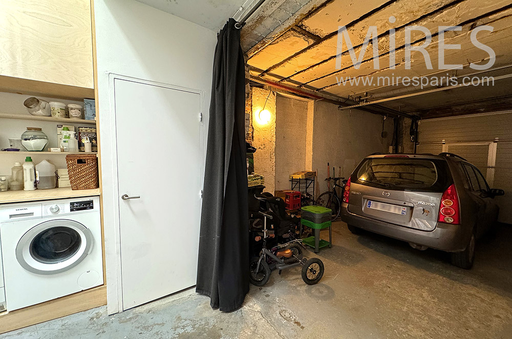 C2220 – Garage