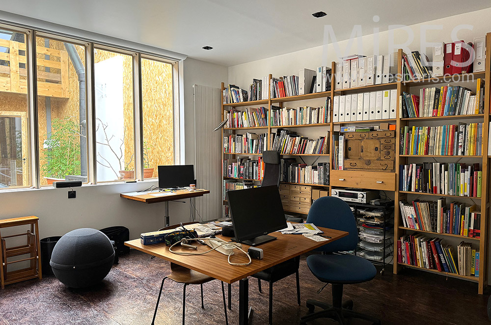 C2220 – Bureau