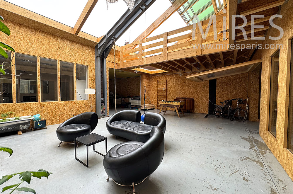 C2220 – Living room