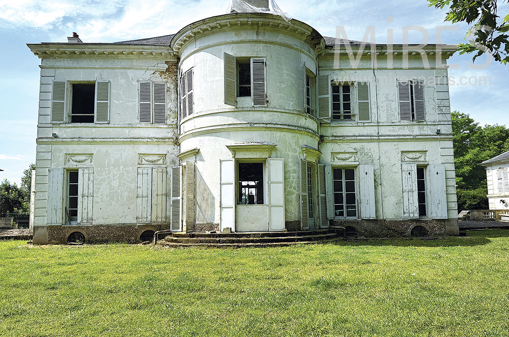 C2221 – Abandoned mansion