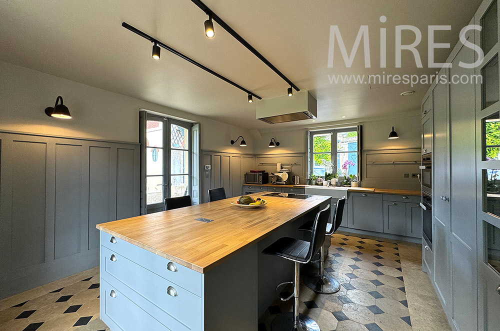 C2222 – Kitchen