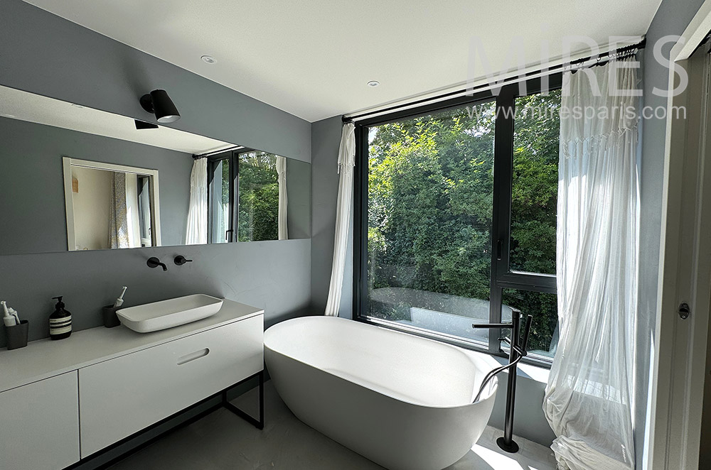 C2223 – Bathroom 2