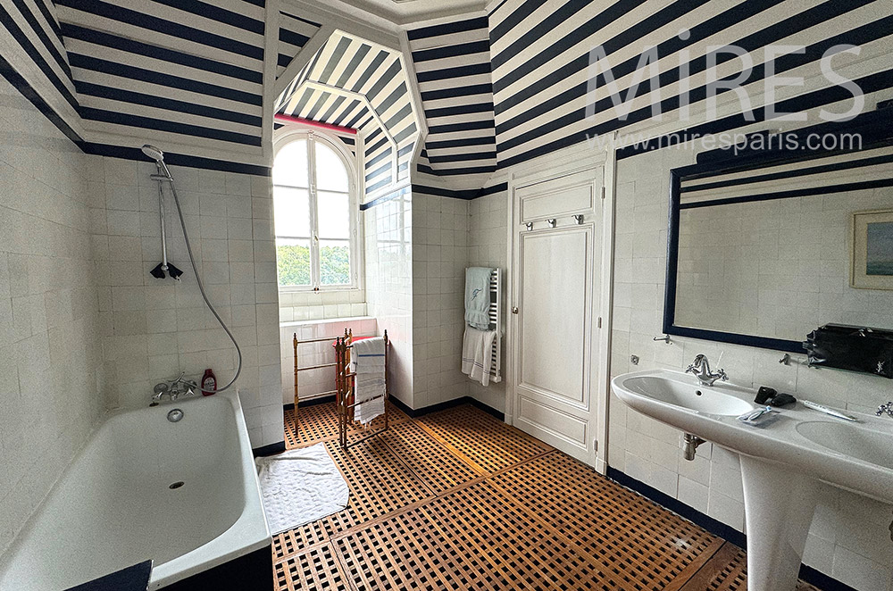 C0355 – Bathroom 12