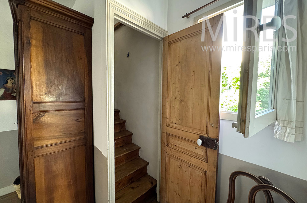 C1044 – Staircase
