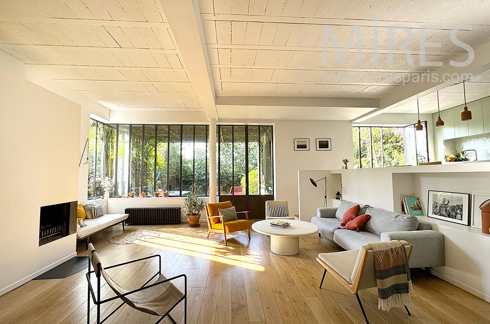 C2226 – Living room