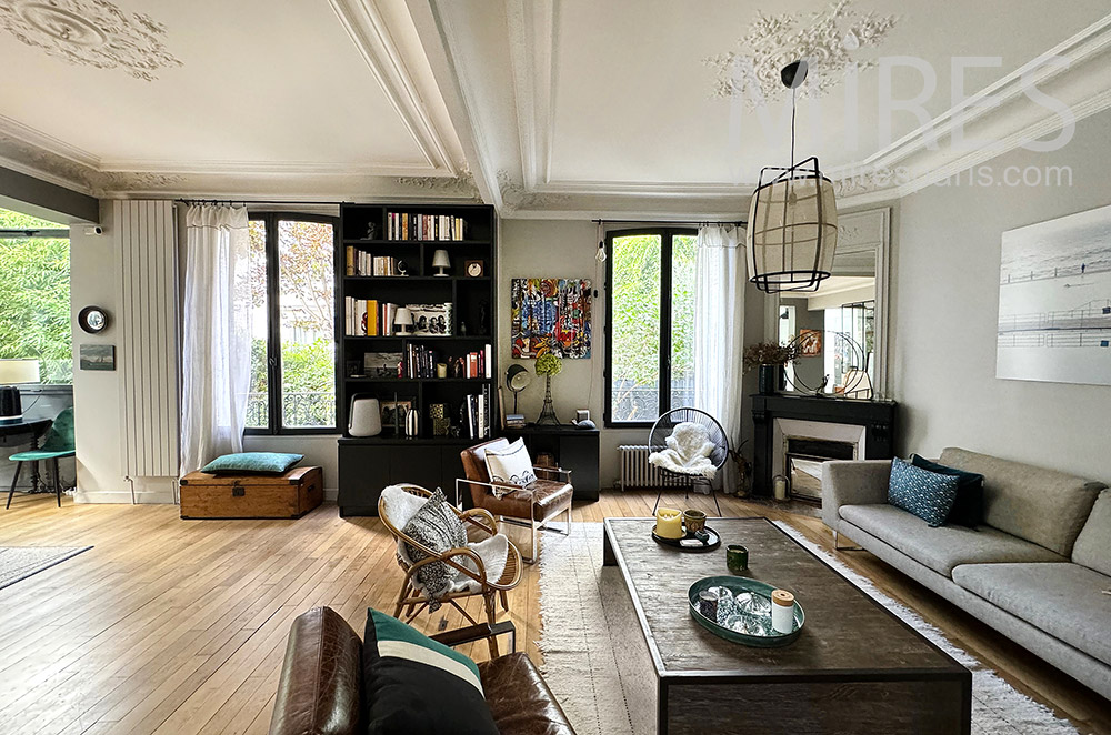 C2228 – Living room