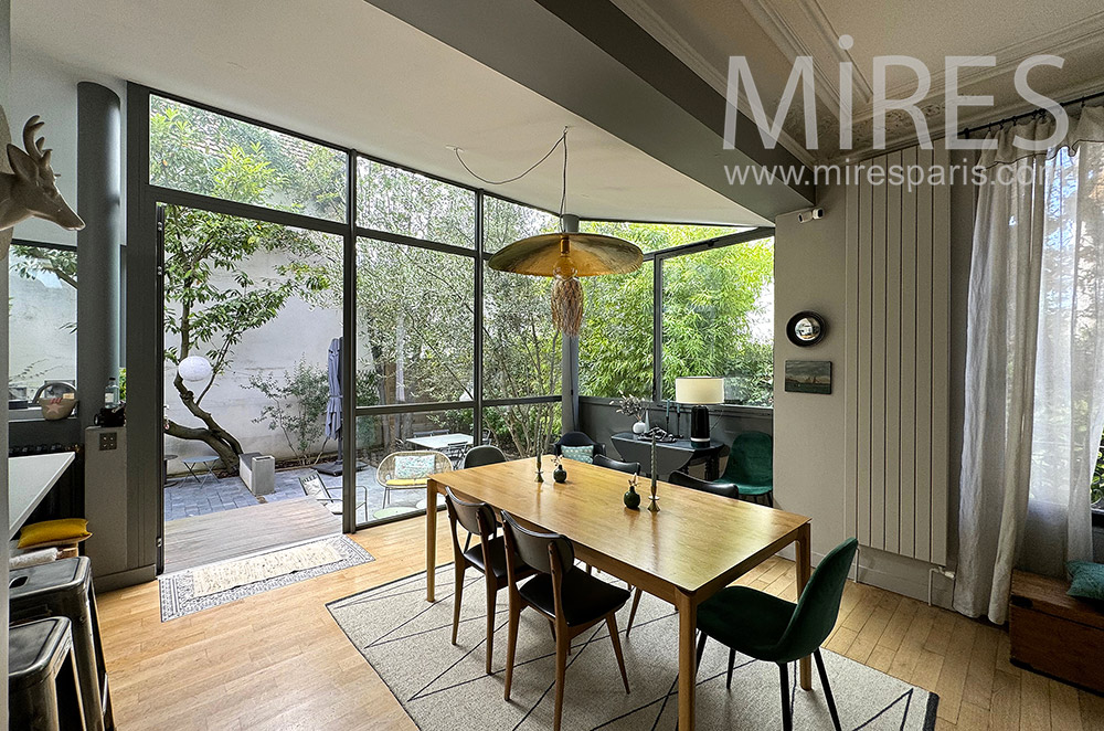C2228 – Dining room
